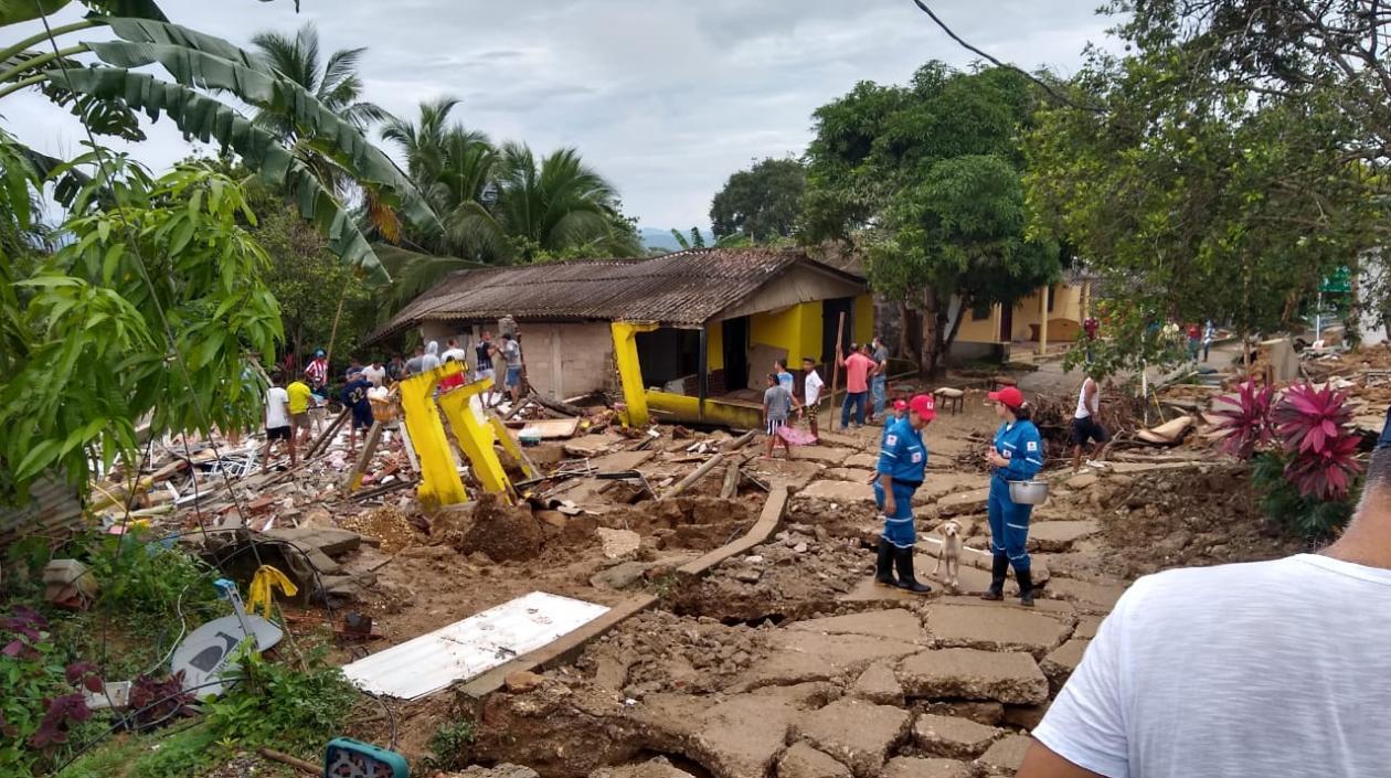 Miembros de la Cruz Roja en Piojó.