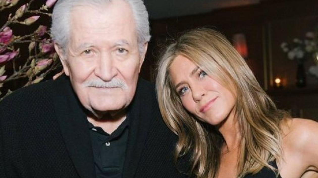 La actriz Jennifer Aniston y su padre John Aniston.
