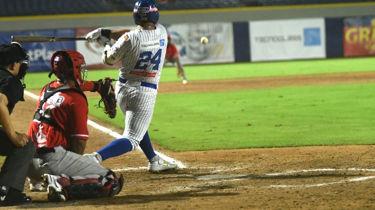 Robinson Cabrera consume turno para Caimanes.