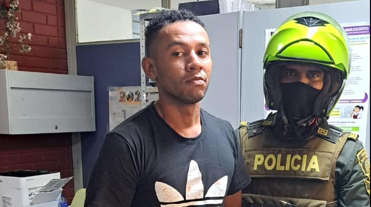 El presunto agresor durante la captura.