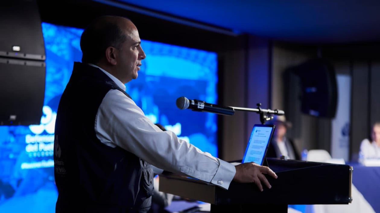 El Defensor del Pueblo, Carlos Camargo.