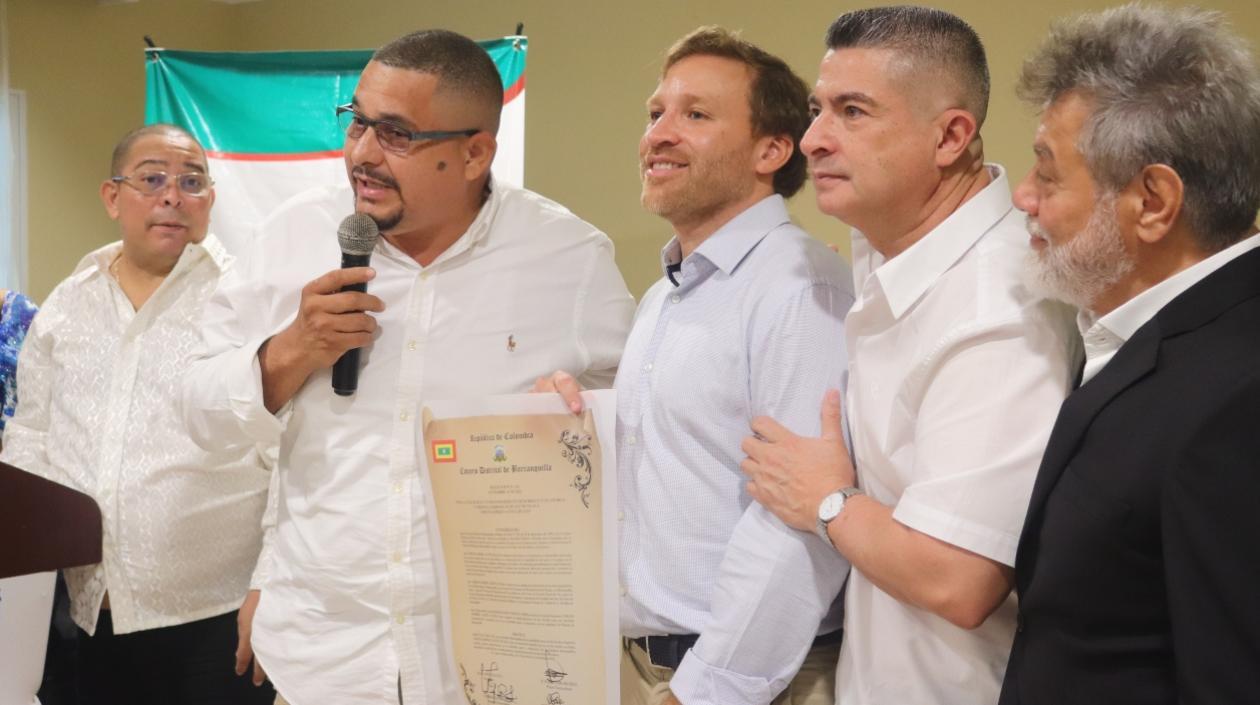 Entrega de medalla Barrancas de San Nicolás a Carlos Acosta Juliao.