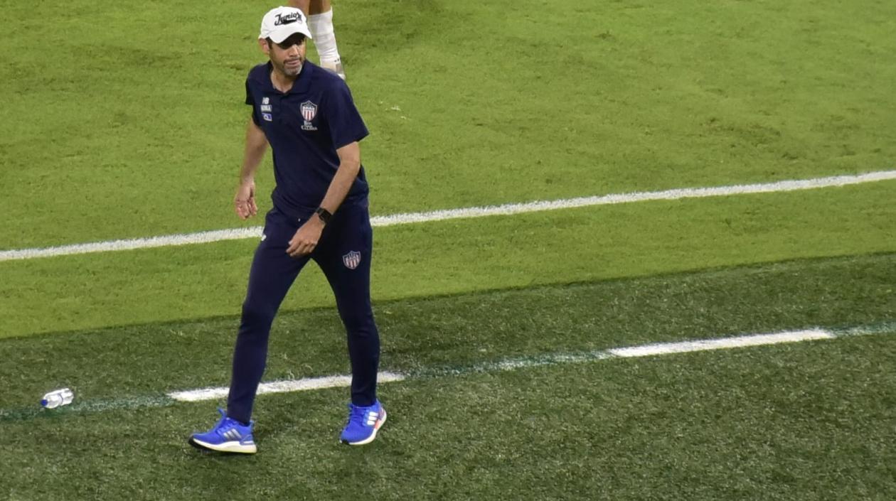 Arturo Reyes, entrenador de Junior. 