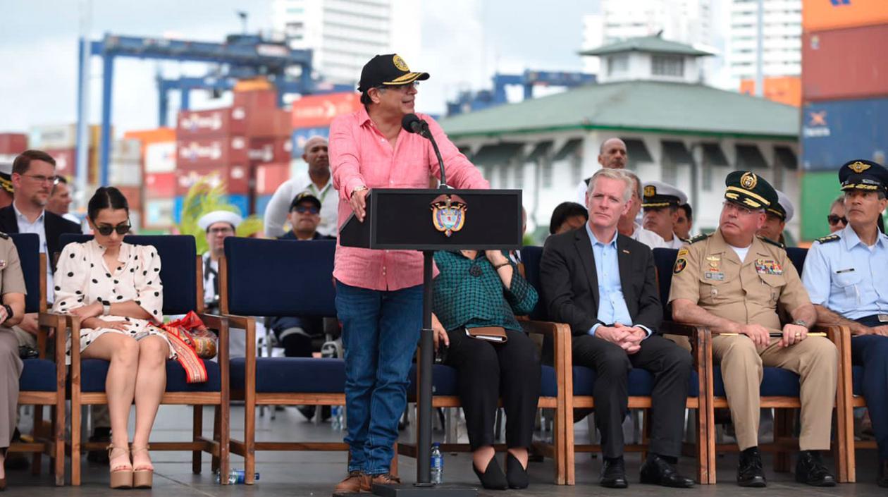 El Presidente Petro en el buque hospital USNS Comfort. 