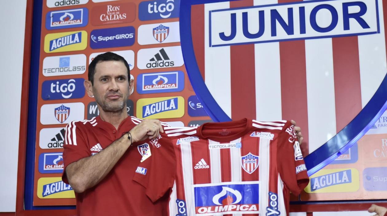 Arturo Reyes, nuevo DT de Junior.