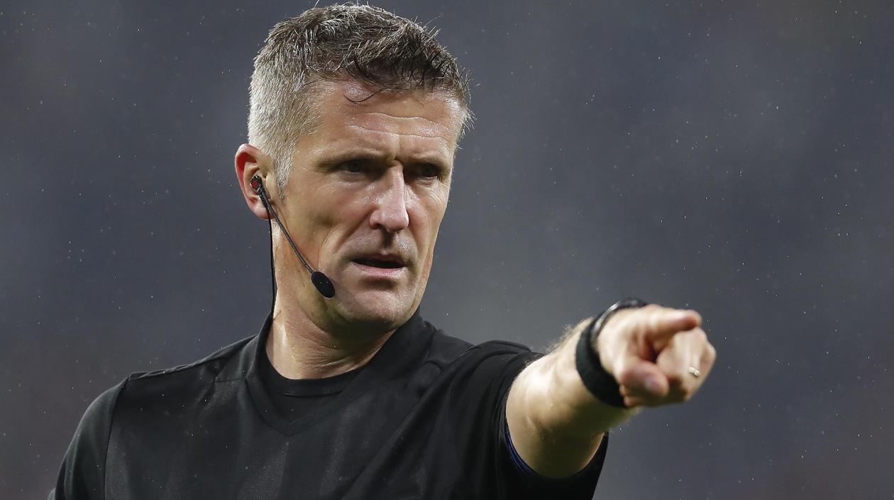 Daniele Orsato, árbitro italiano. 