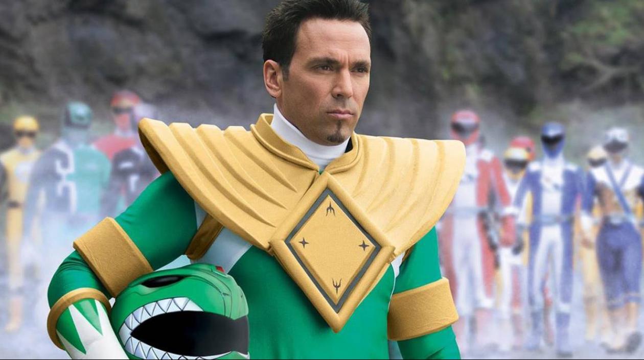 El conocido actor estadounidense Jason David Frank, falleció este domingo a los 49 años, en causas que aún son motivo de investigación para las autoridades, luego de afrontar su segundo divorcio y un cuadro de depresión.  Frank era muy conocido por su papel en la franquicia televisiva de los ‘Power Rangers’, interpretando a ‘Tommy Oliver’, el personaje más popular en la serie y en el que encarnó a varios miembros del equipo, siendo parte originalmente como el ‘Ranger Ve, en el papel del Power Ranger verde. 