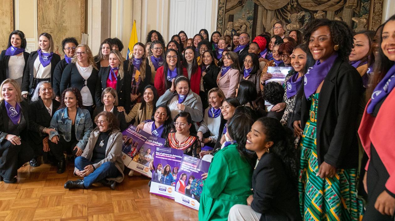 Grupo Élite de 50 mujeres inspectoras