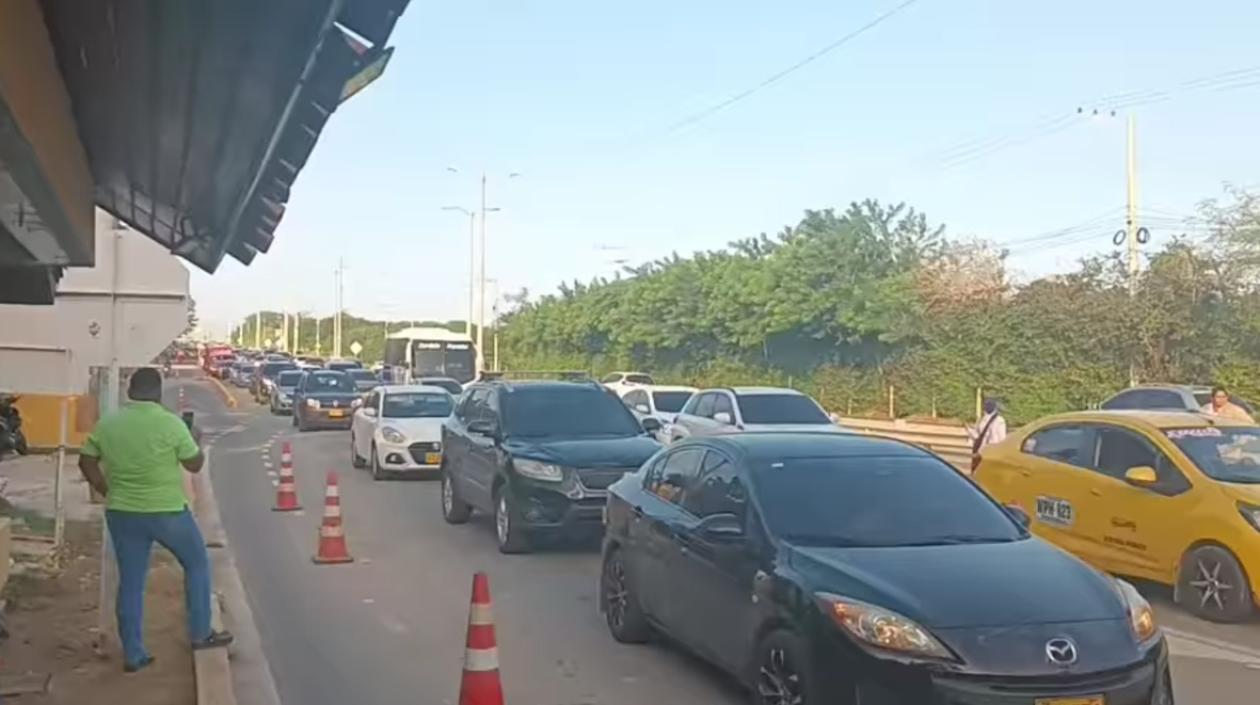 La congestión acostumbrada en el peaje Los Papiros