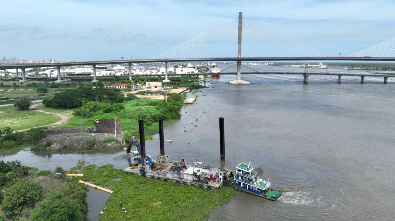 Trabajos en la zona de la bocatoma.