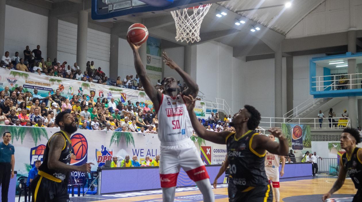 Titanes ganó los dos primeros juegos de la serie en San Andrés.