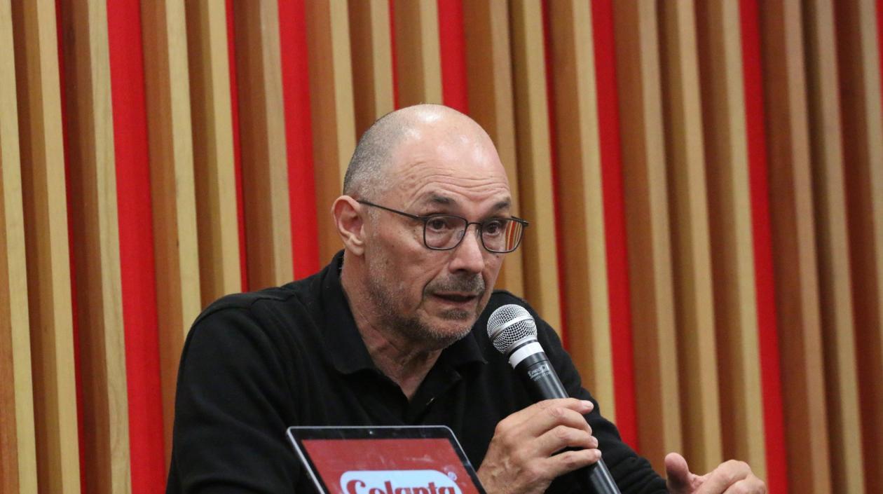 Alfredo Arias, técnico uruguayo de Santa Fe. 