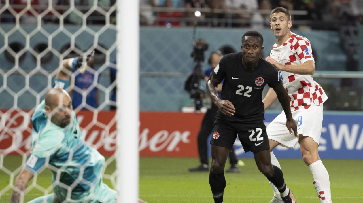 Andrej Kramaric marca el primer gol de Croacia ante Canadá.