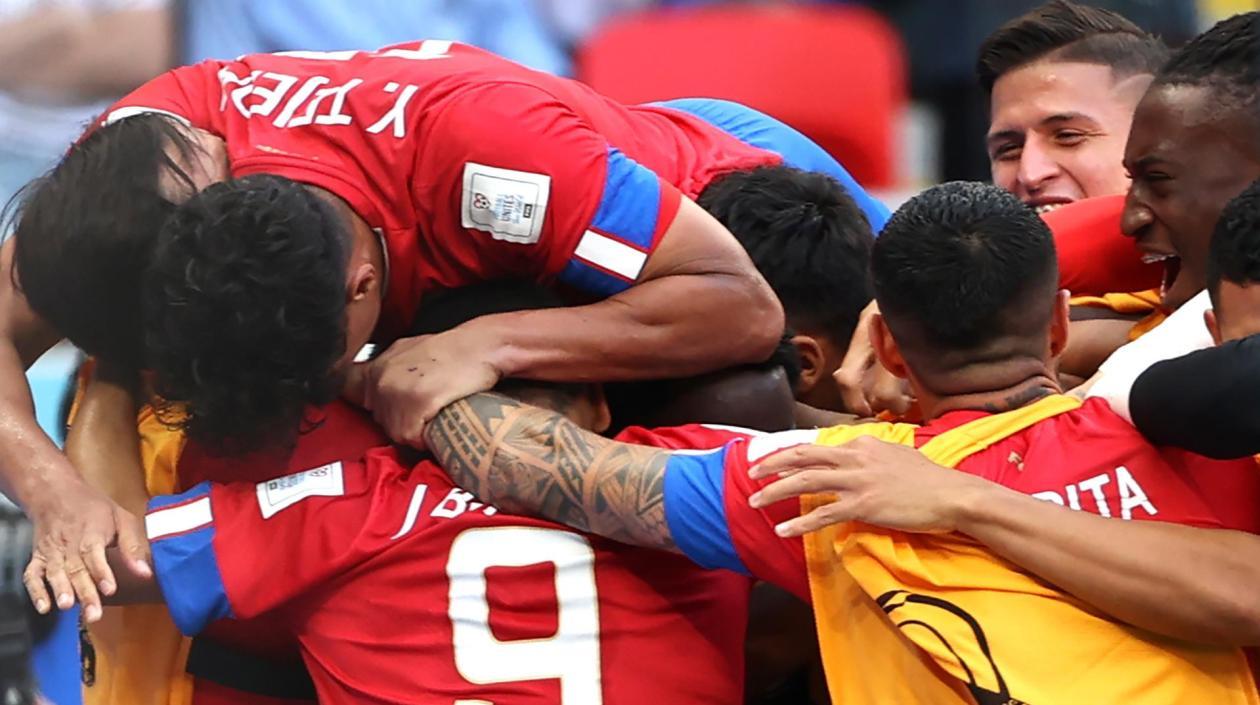 Celebración de Costa Rica al minuto 80.