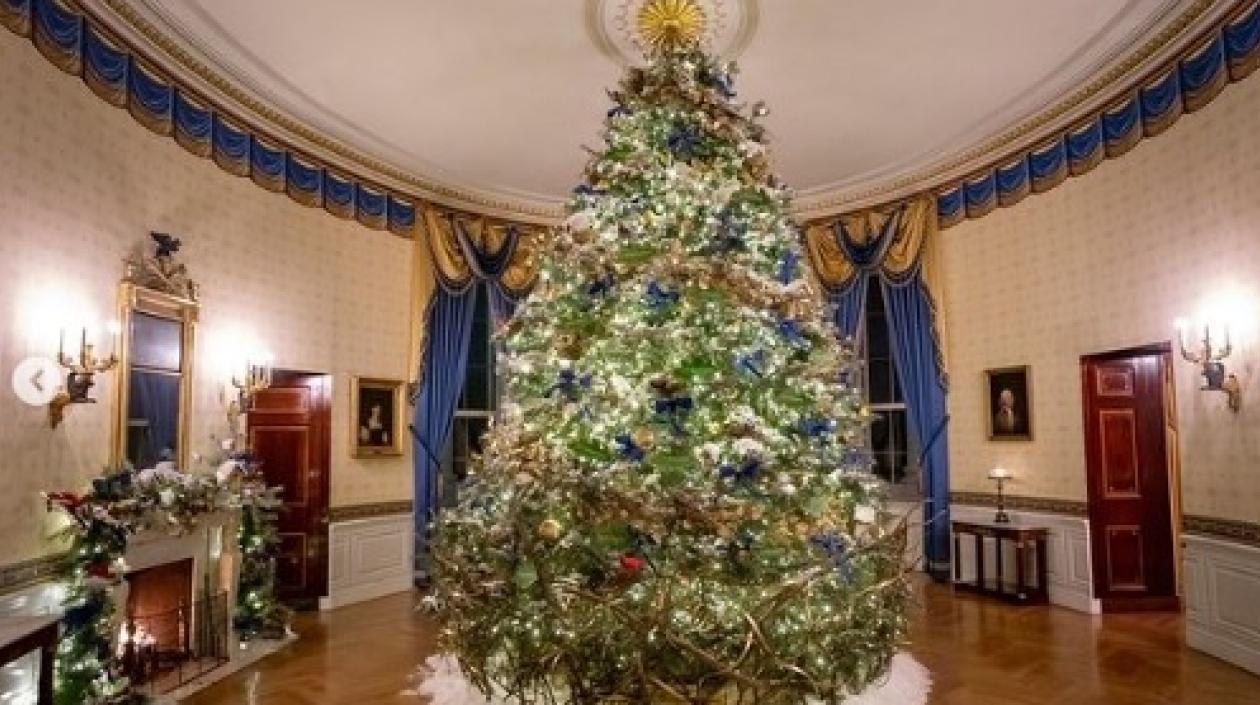 El árbol de Navidad en uno de los salones de la Casa Blanca.
