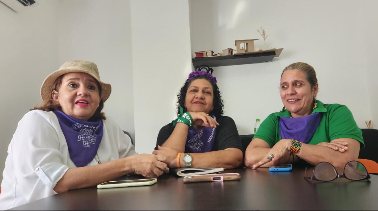 Aura Pareja, Elena Bustos y Jackeline Osorio.