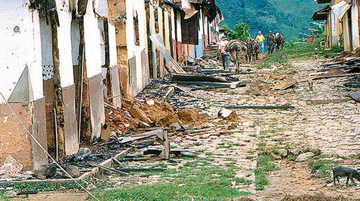 Imagen de El Aro tras la masacre.