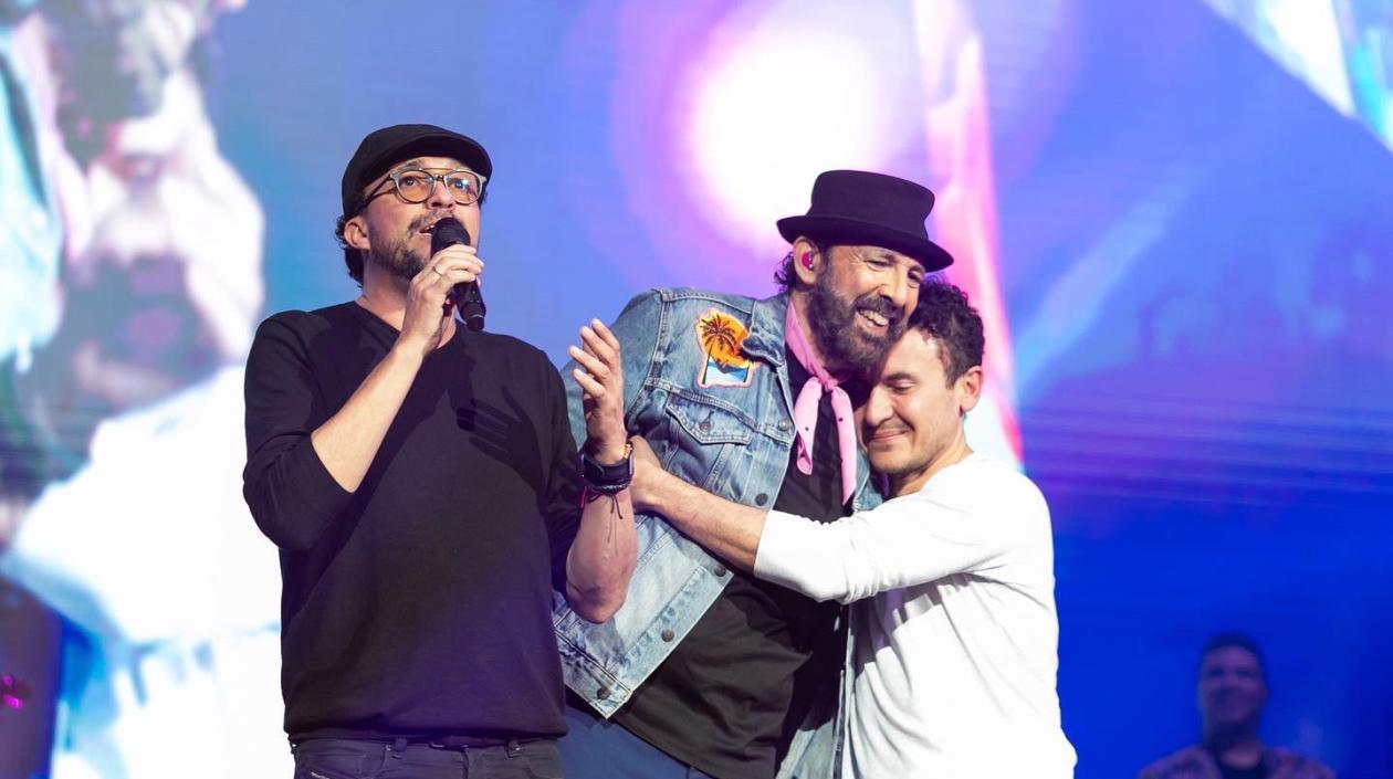 Juan Luis Guerra con Andrés Cepeda y Fonseca.