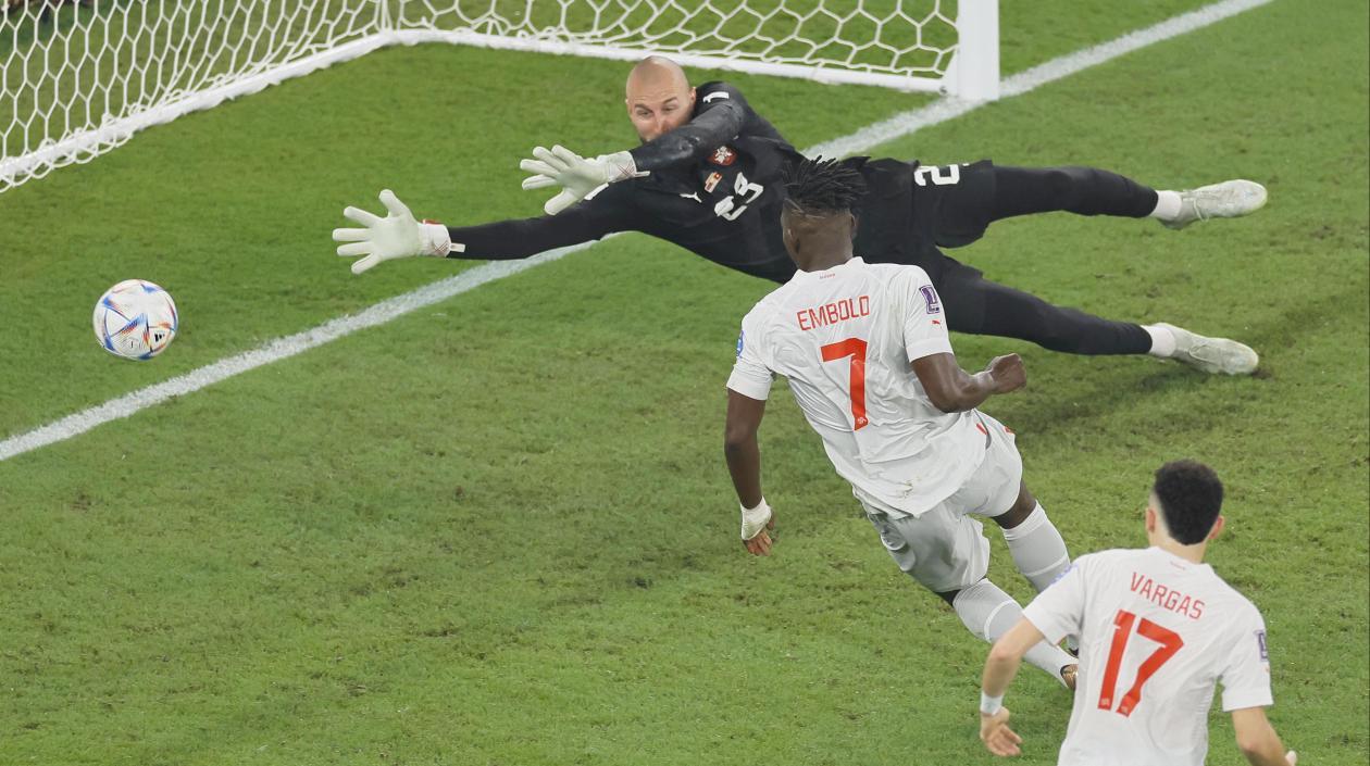 Breel Embolo marcó el gol del triunfo para Suiza.