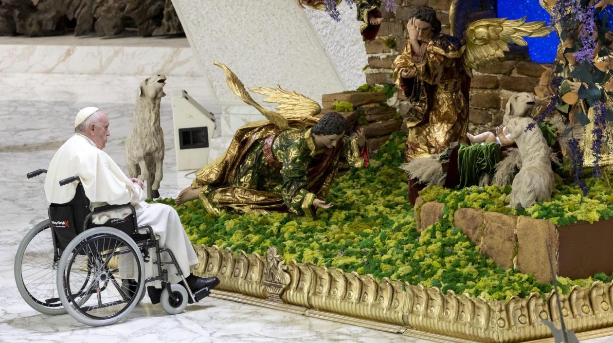 El Papa ante el Belén del Vaticano
