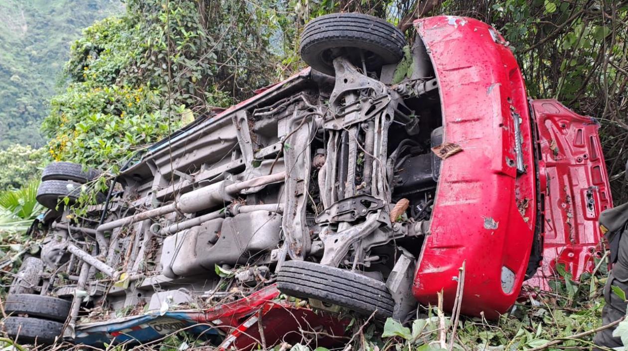 El bus cayó en un abismo en el departamento de Cundinamarca. 