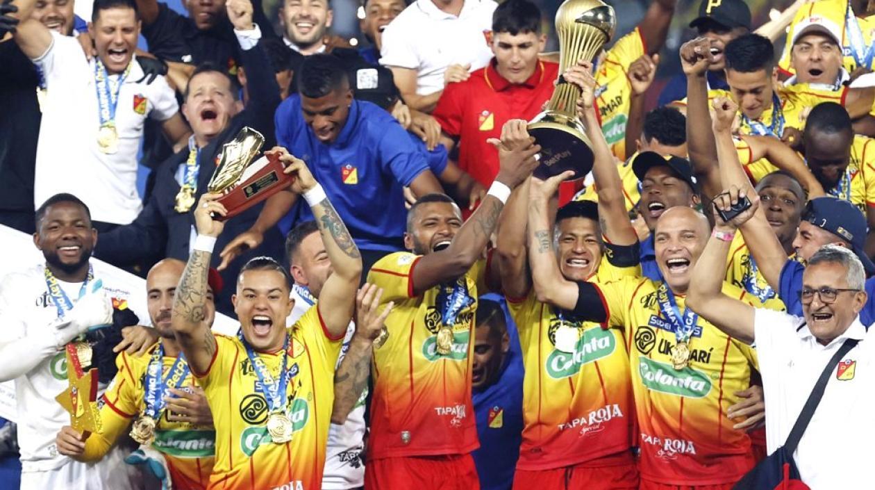 Los pereiranos celebrando el título.