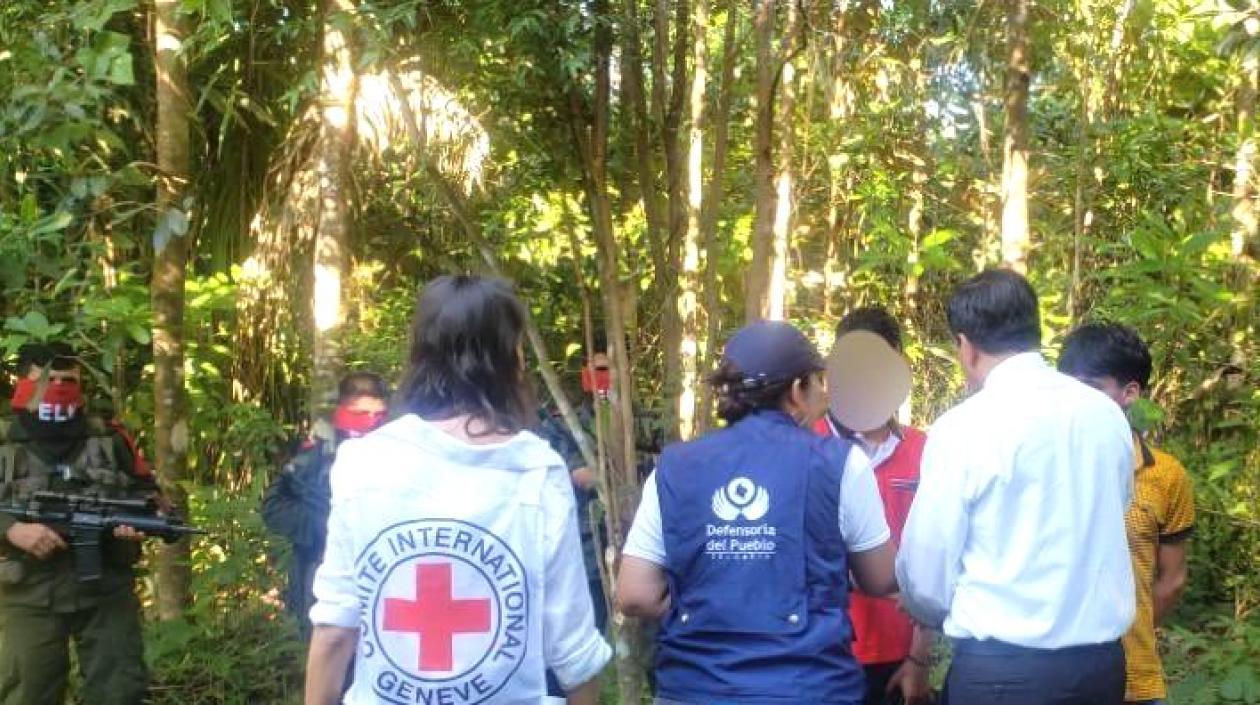 Momento de la liberación de los dos menores.