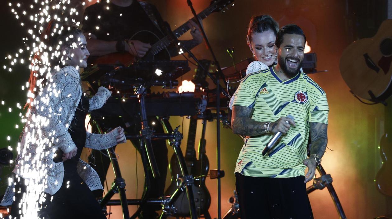 El cantante colombiano Maluma colaboró en el tema Tukoh Taka.