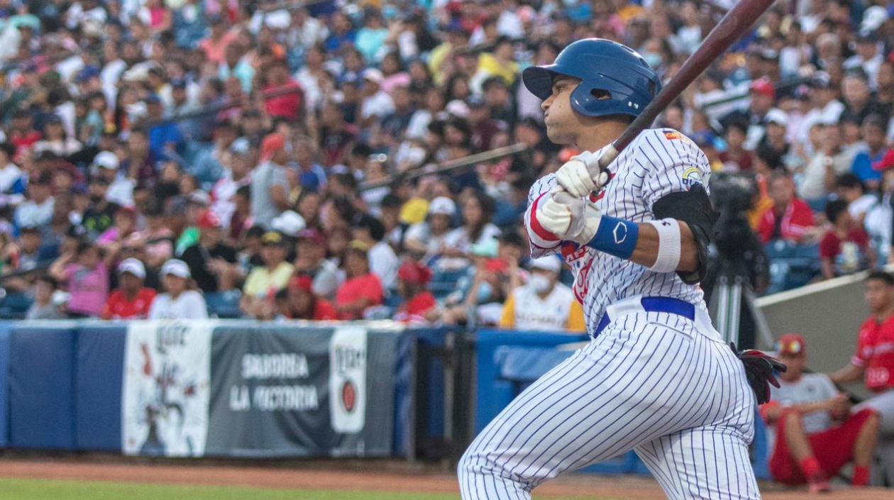 Bryan Niño empujó dos carreras para Caimanes con un doblete en el tercer inning.