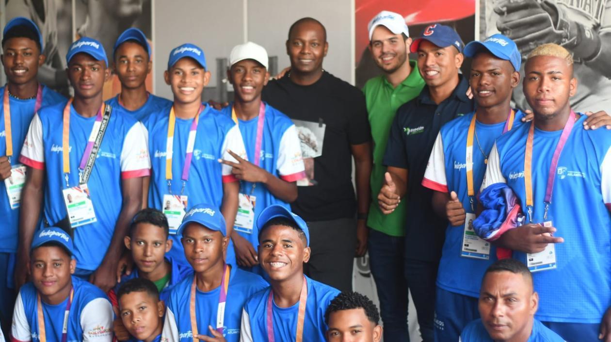 Édgar Rentería invitó a los jóvenes peloteros a seguir dándole triunfos al Atlántico.