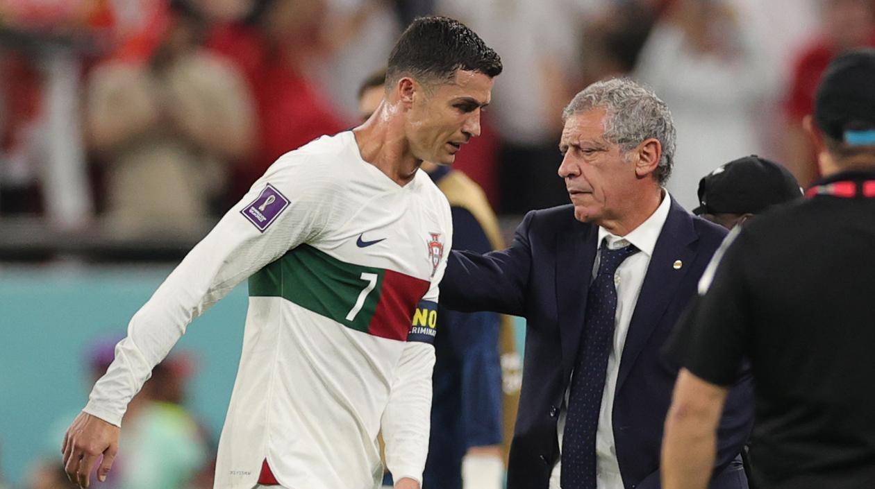 Fernando Santos es cuestionado por dejar en el banco a Cristiano Ronaldo.
