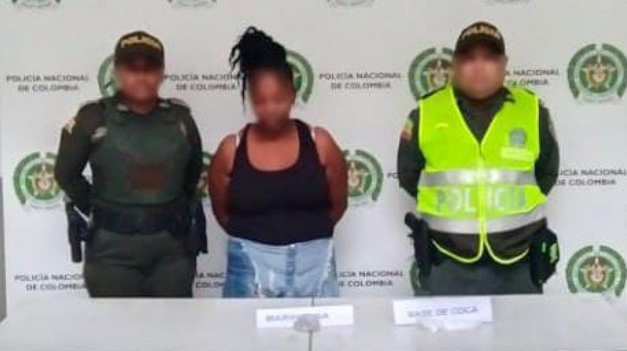 La mujer capturada con la droga camuflada en el arroz chino.