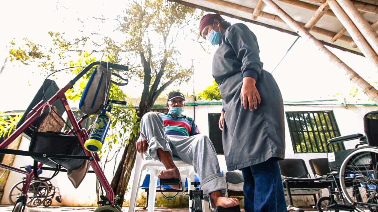 Los beneficiarios de los Centros de Bienestar aseguran que el personal a cargo está muy atento de ellos.