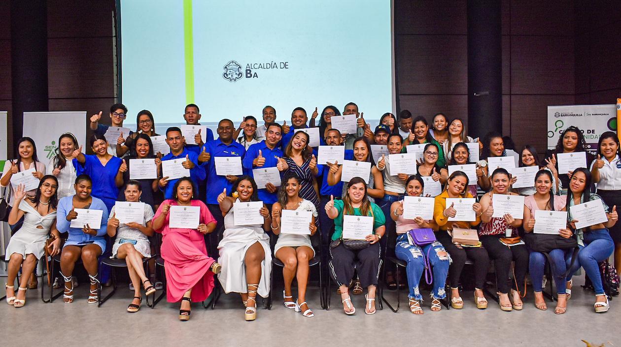 Un grupo de personas certificadas.