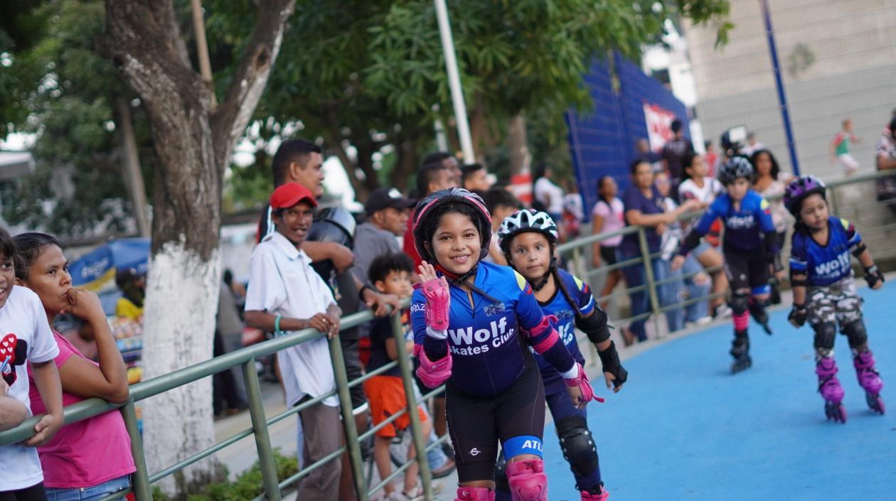 Niños en la inauguración del Parque Bella Arena.