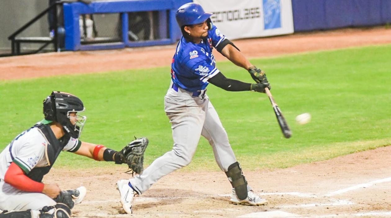 Carlos Arroyo, de Caimanes, bateó dos hits en cinco turnos.
