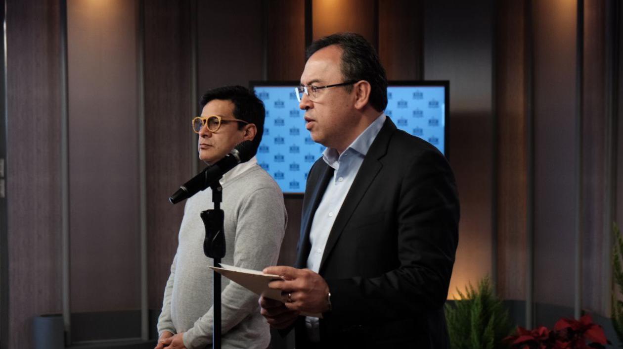 El Ministro del Interior y el Comisionado de Paz.