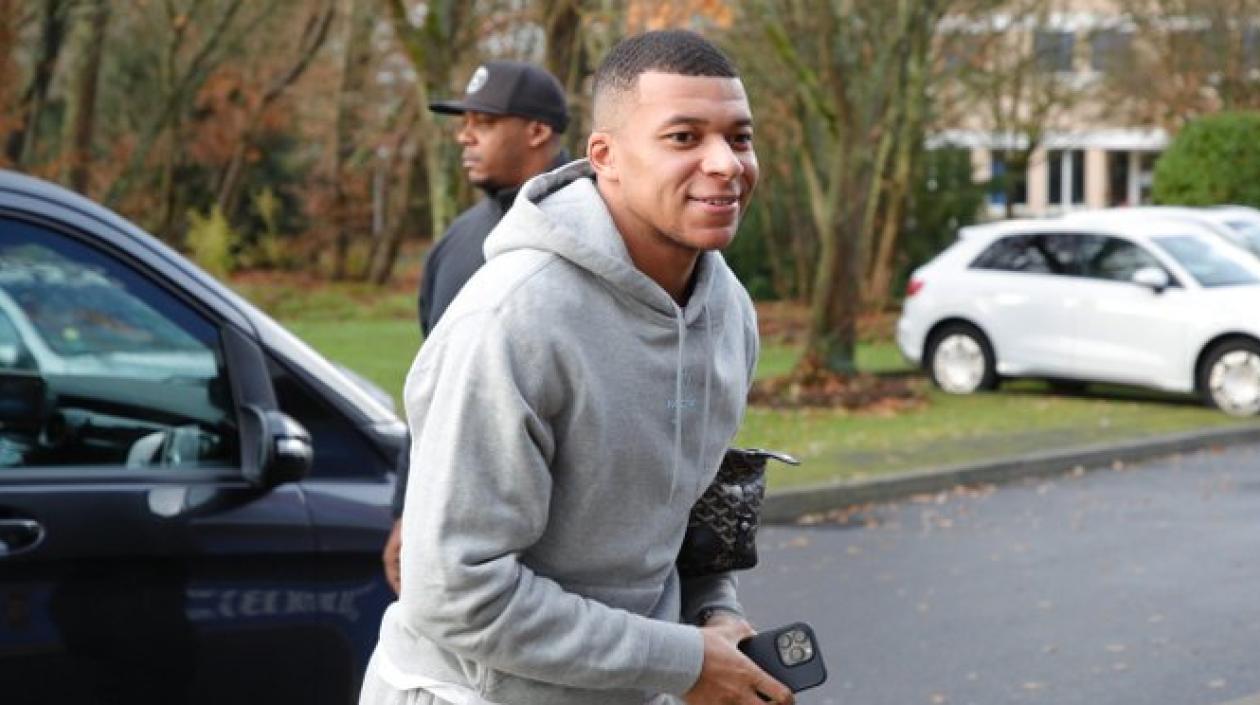 Kylian Mbappé a su llegada al centro de entrenamiento del PSG.