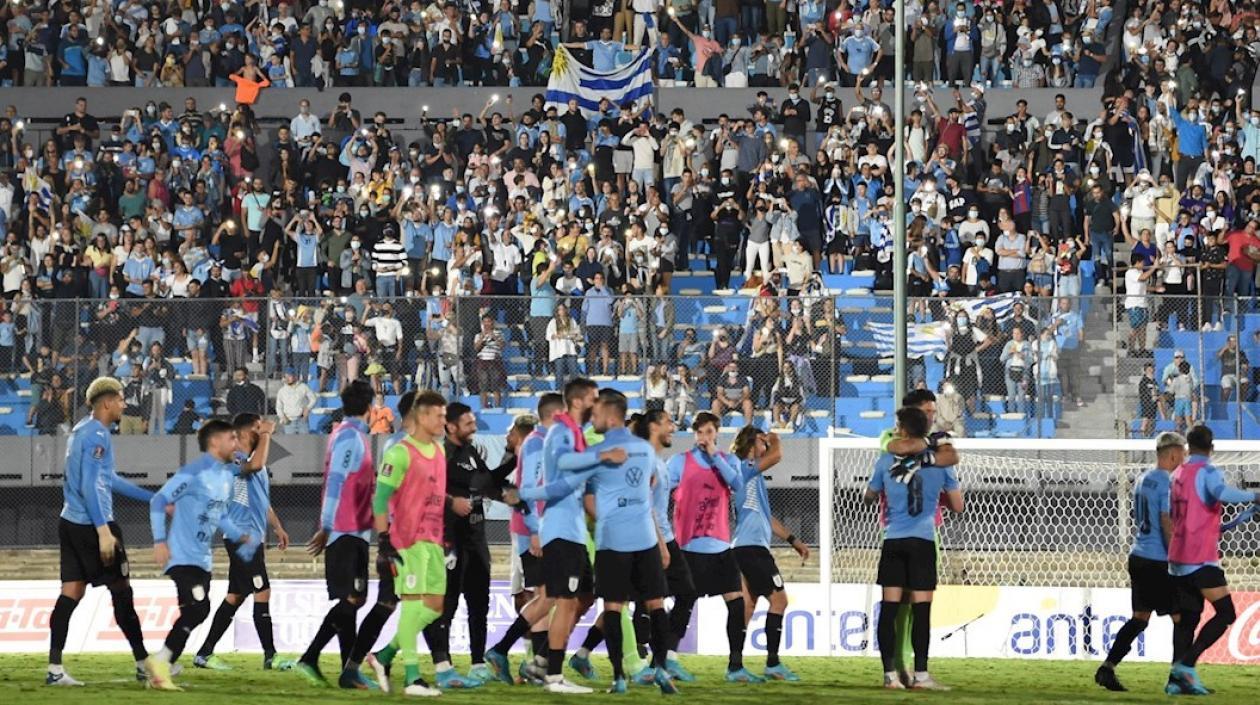 Celebración uruguaya con su afición.
