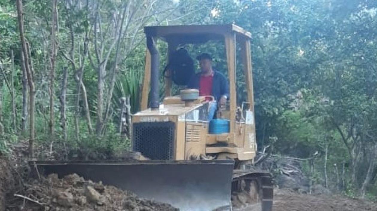 Maquinaria trabajando en la Sierra Nevada.