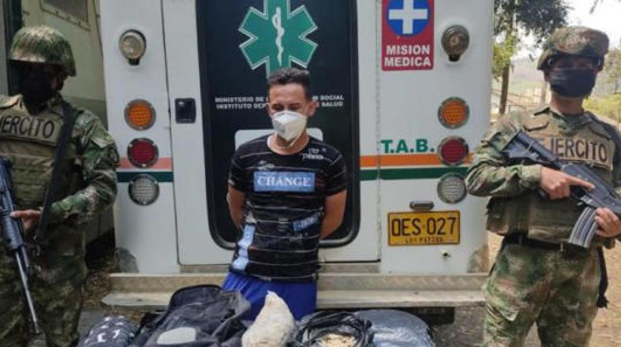El capturado con la droga.