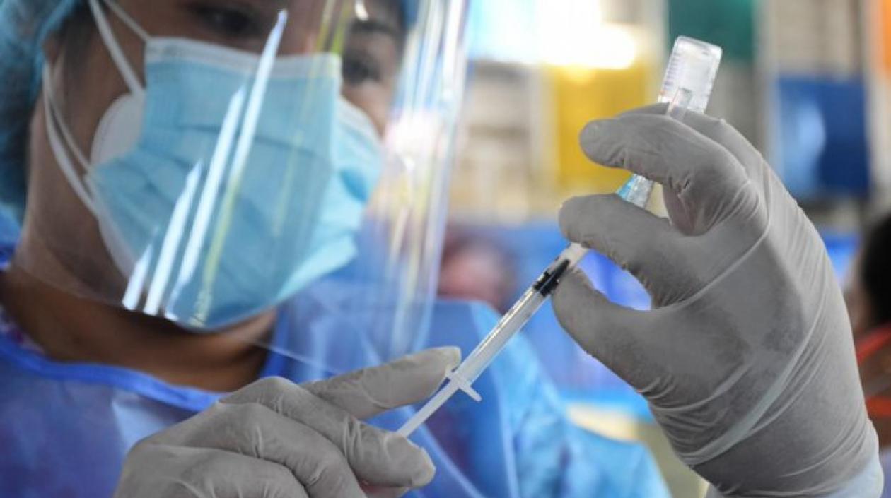 Sigue la vacunación en Colombia para frenar los casos de Covid-19.