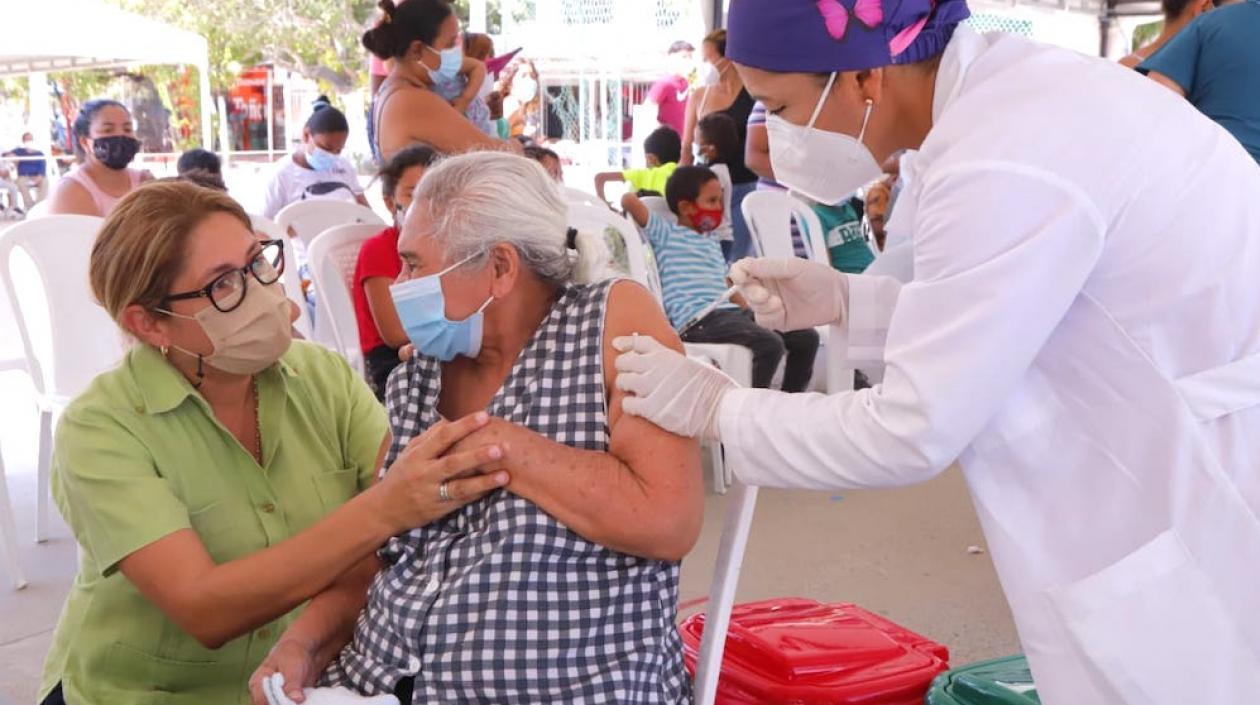 La Secretaria de Salud del Atlántico, Alma Solano, presidiendo la jornada.