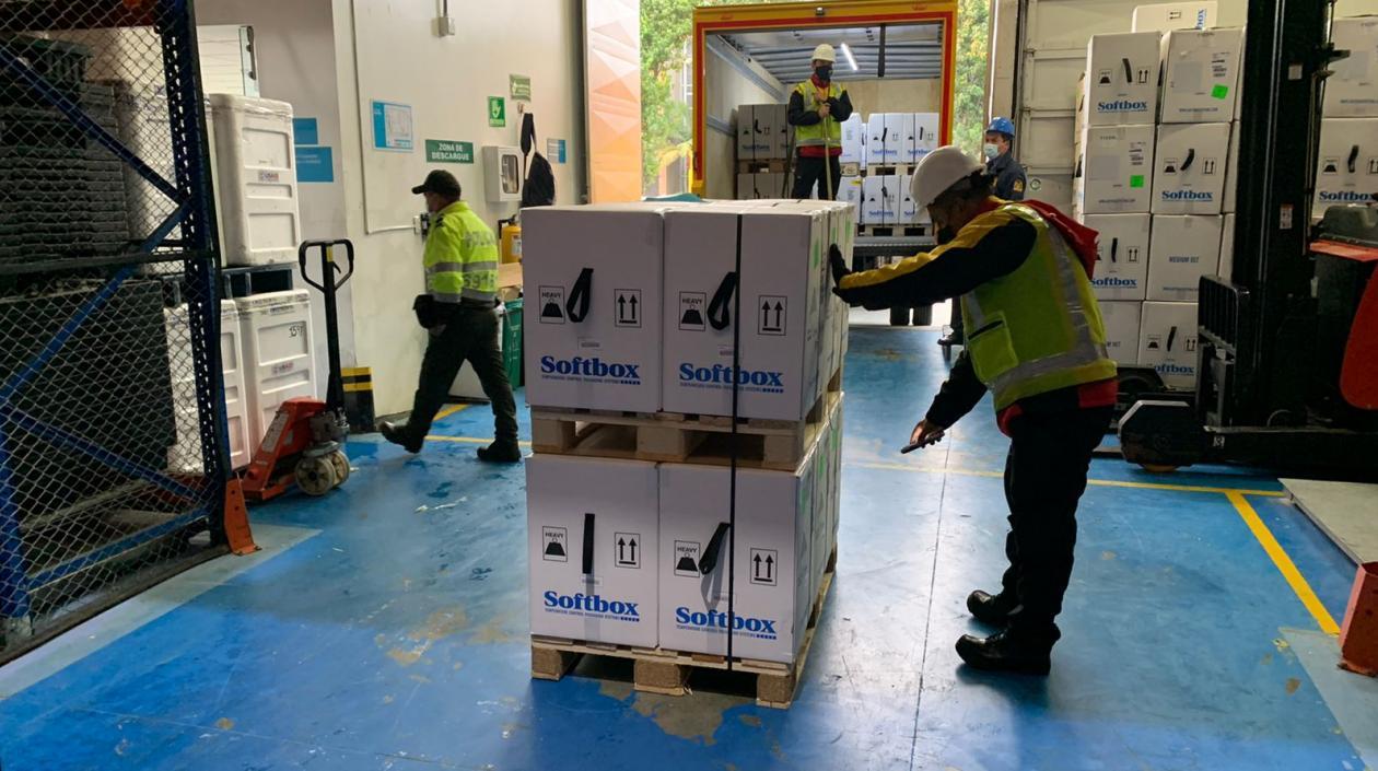 Llegada de los biológicos a las bodegas del Ministerio de Salud.