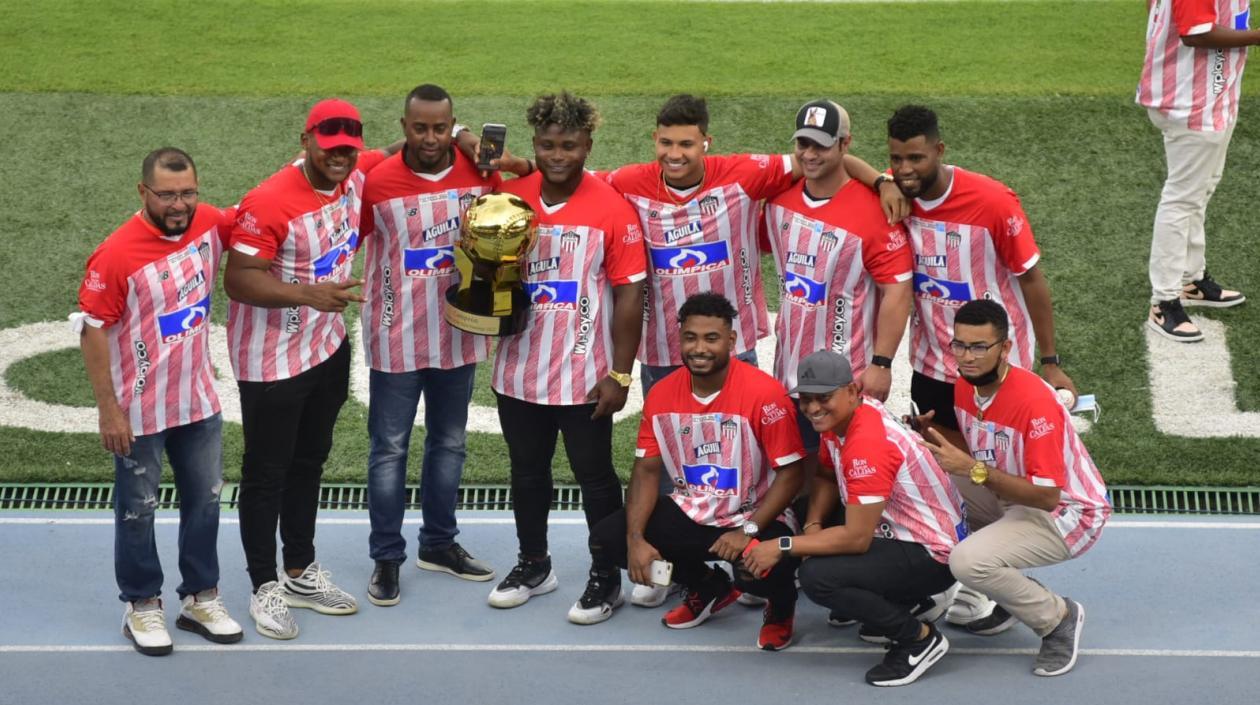 Caimanes llevaron su gloria al Metro