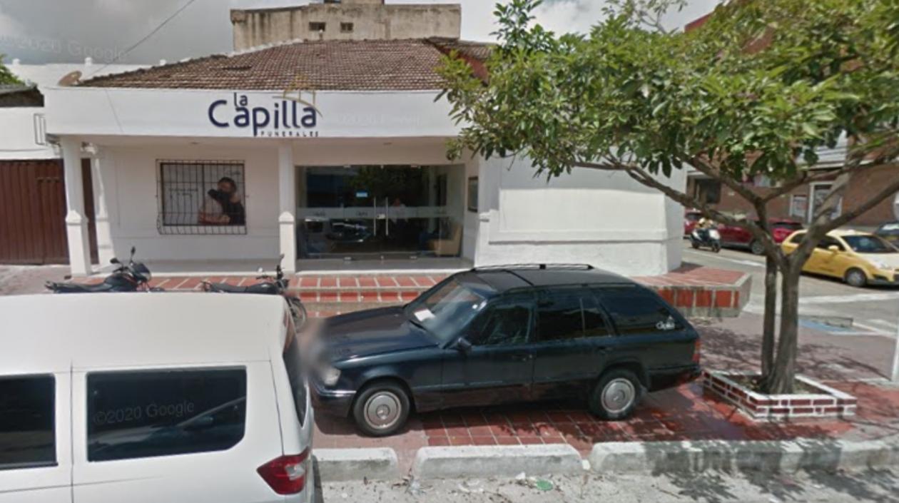 El vehículo fue robado mediante modalidad de halado frente a la funeraria. 