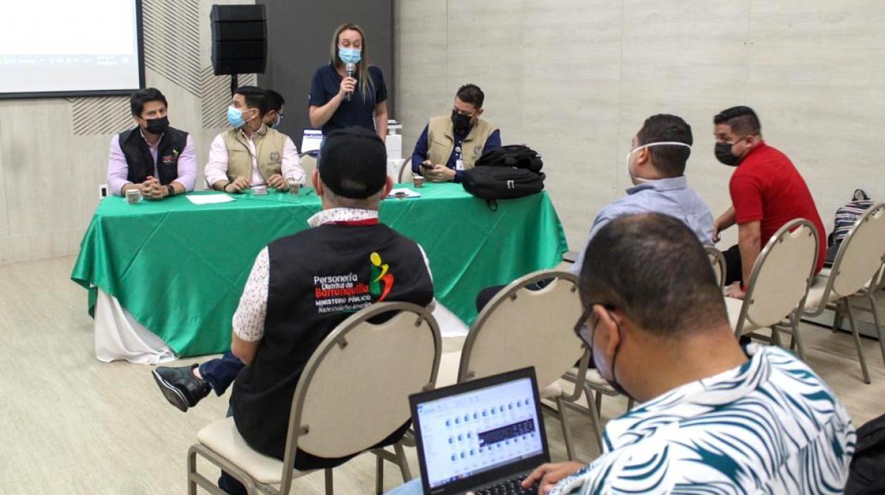 La Secretaria de Gobierno Jeniffer Villarreal, presidiendo el comité.