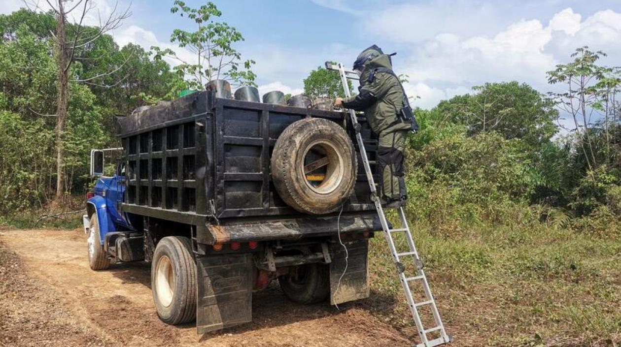 Vehículo cargado de explosivos.