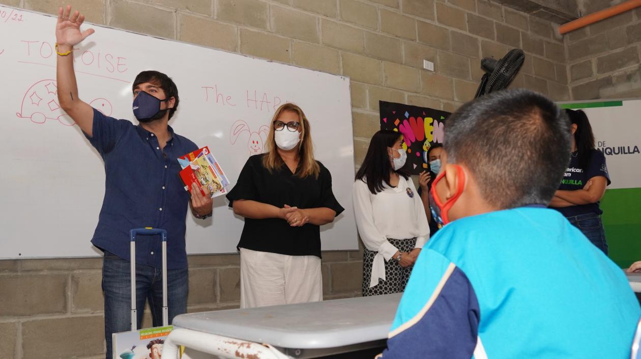 El alcalde Jaime Pumarejo visitó este jueves la Institución Educativa Distrital Megacolegio Villas de San Pablo.