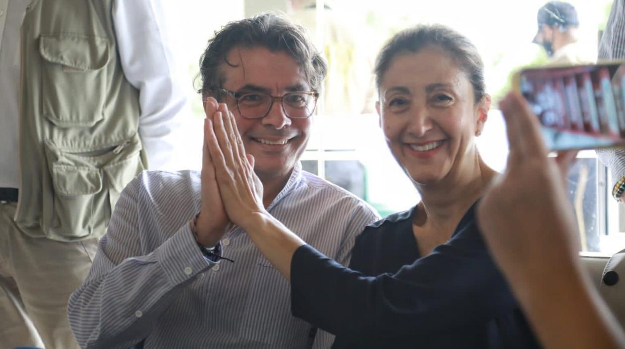 Alejandro Gaviria e Íngrid Betancourt.